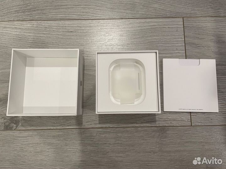 Оригинальная коробка от AirPods Pro