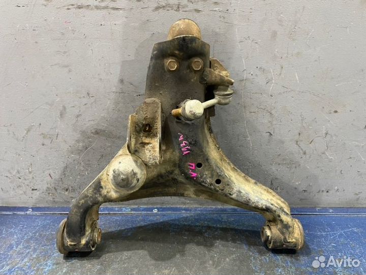 Рычаг нижний передний левый Mitsubishi Pajero 3