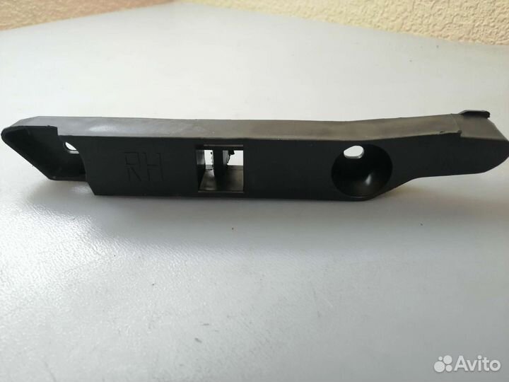 Кронштейн переднего бампера Ford Focus 2