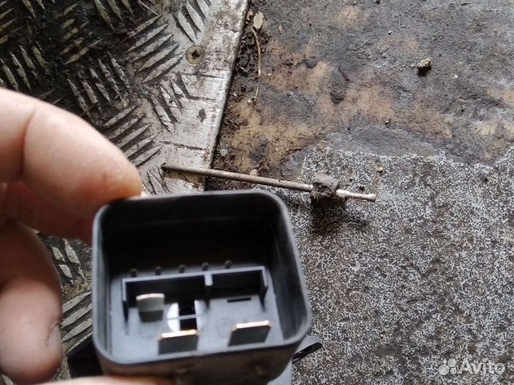 Реле вентилятора VW Polo