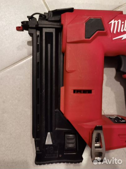 Аккумуляторный нейлер Milwaukee M12 18Ga