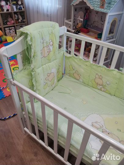 Детская кроватка с продольным маятником