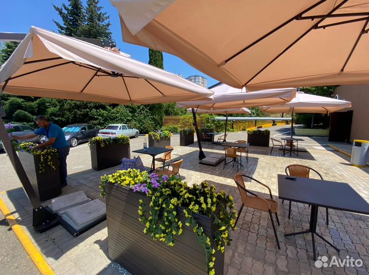 Зонт летний для уличного кафе, стойка сбоку