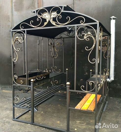 Мангал с крышей