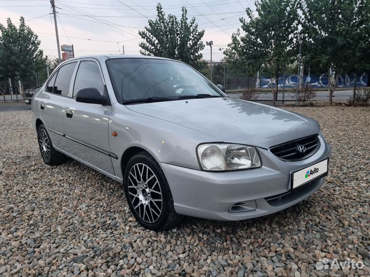 Hyundai Accent, 2011