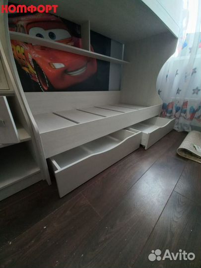 Двухъярусная кровать с ящиками