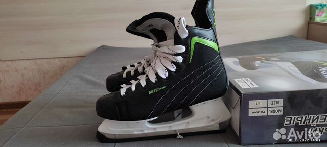 Коньки хоккейные