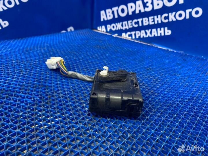 Моторчик заслонок отопителя Hyundai Sonata 4 седан