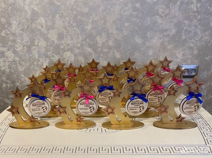 Медали на подставке