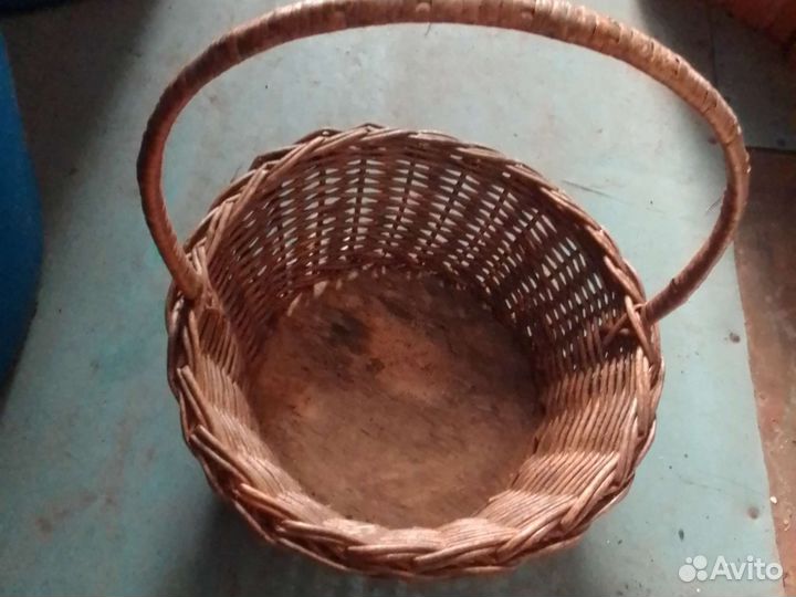 Корзины плетёные и пластиковые