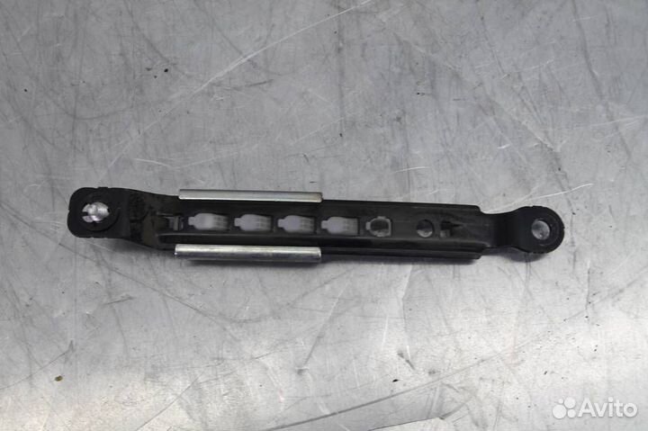 Механизм регулировки ремня безопасности Nissan Pa