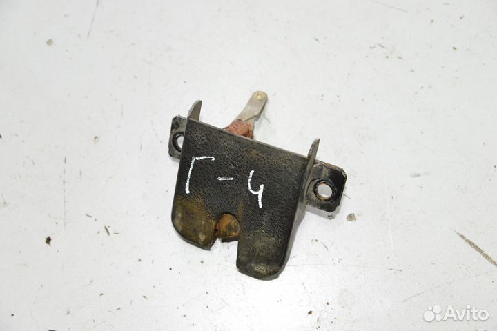 Замок крышки багажника VW Golf 4