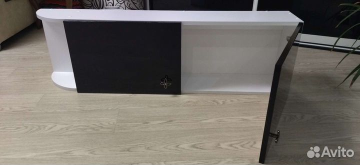 Полка настенная навесная