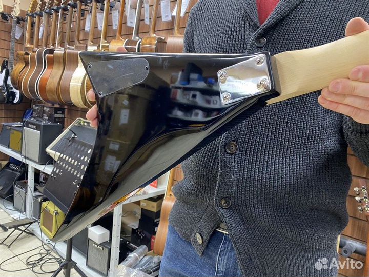 Электрогитара Caraya + Аксессуары