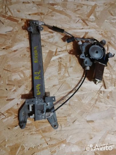 Стеклоподъёмник R задний Nissan Bluebird