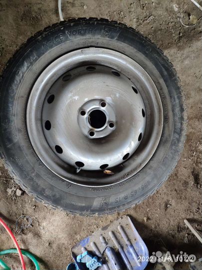 Michelin X-Ice North 4 185/65 R15