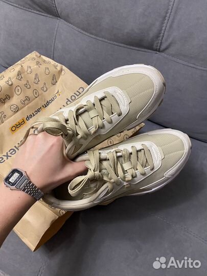 Кроссовки новые puma cassia 39