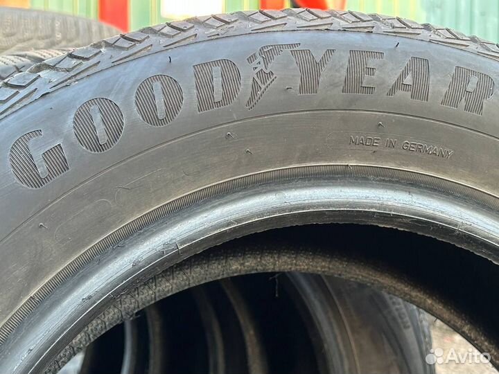 Goodyear UltraGrip Ice 2 215/60 R16 99T