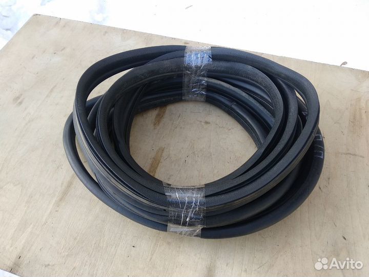 Уплотнитель дверной Пежо 206