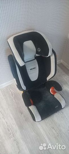 Автомобильное кресло recaro