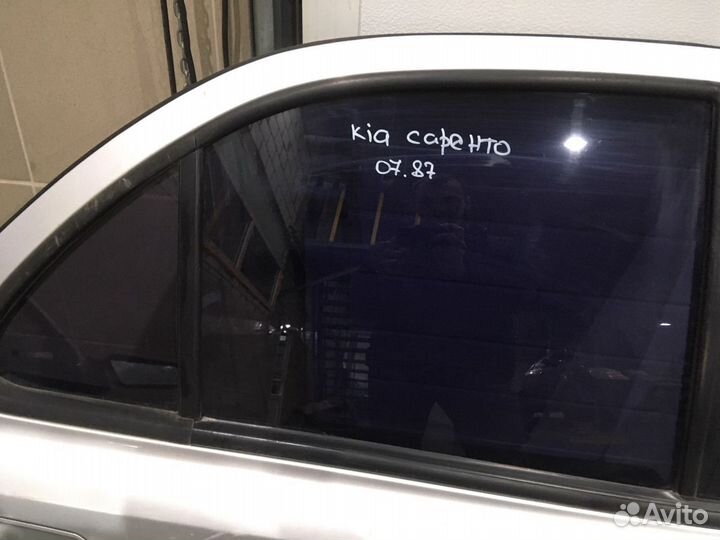 Стекло двери заднее правое Kia Sorento BL D4CB