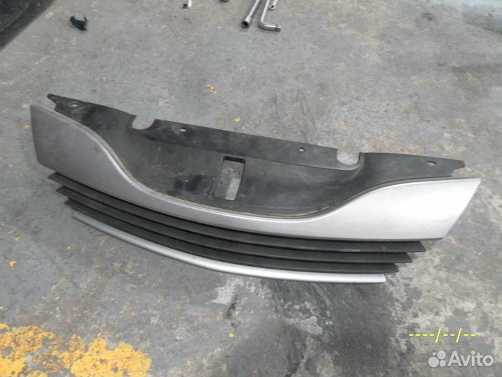 Решетка радиатора лагуна 2