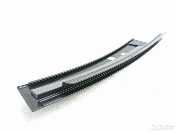 Накладка двери задняя левая Mercedes-Benz E-Class