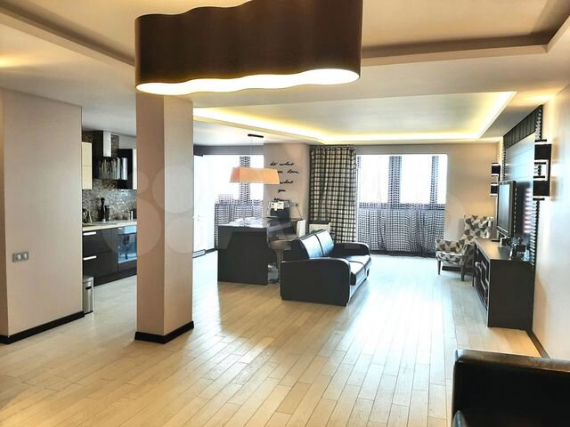 4-к. квартира, 130 м², 21/23 эт.