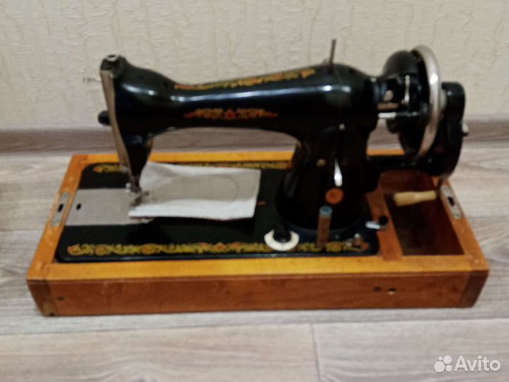 Швейная ручная машинка пмз