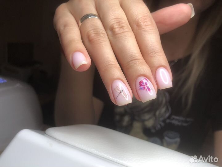 Модель на маникюр