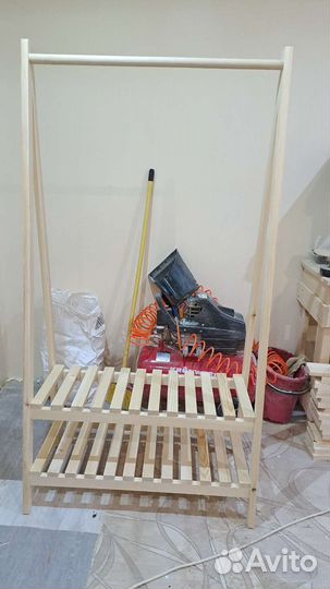 Вешалка для одежды напольная из дерева