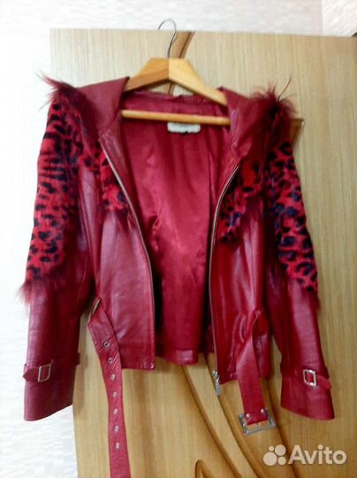 Кожаная куртка с меховыми вставками