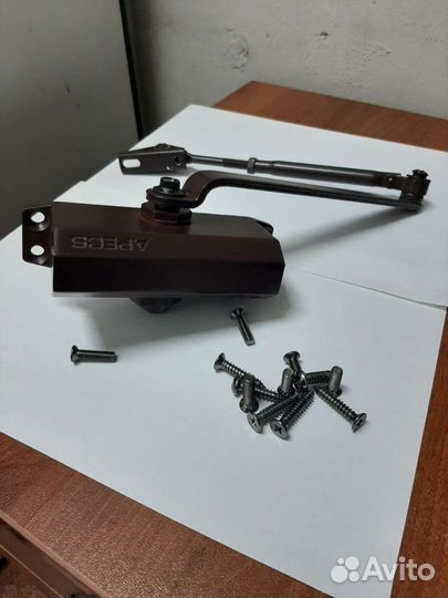 Доводчик на дверь