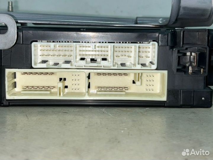 Блок предохранителей салонный Toyota Land Cruiser