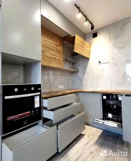 Угловая кухня в потолок.Кухонный гарнитур на заказ