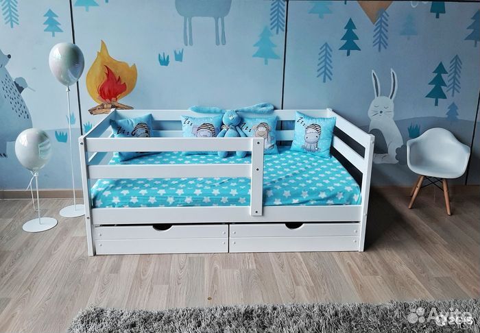 Кроватка для малыша из массива софа высокий борт