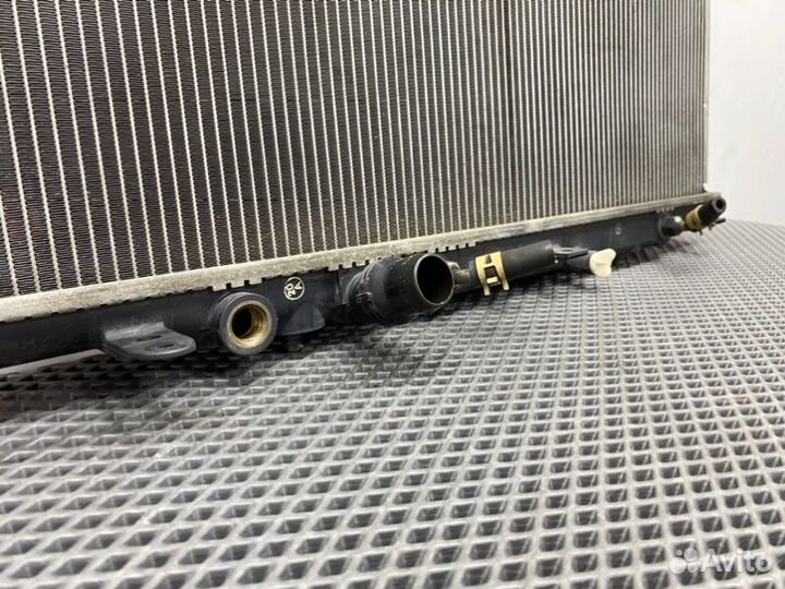 Радиатор охлаждения двигателя Honda Accord 7 CL