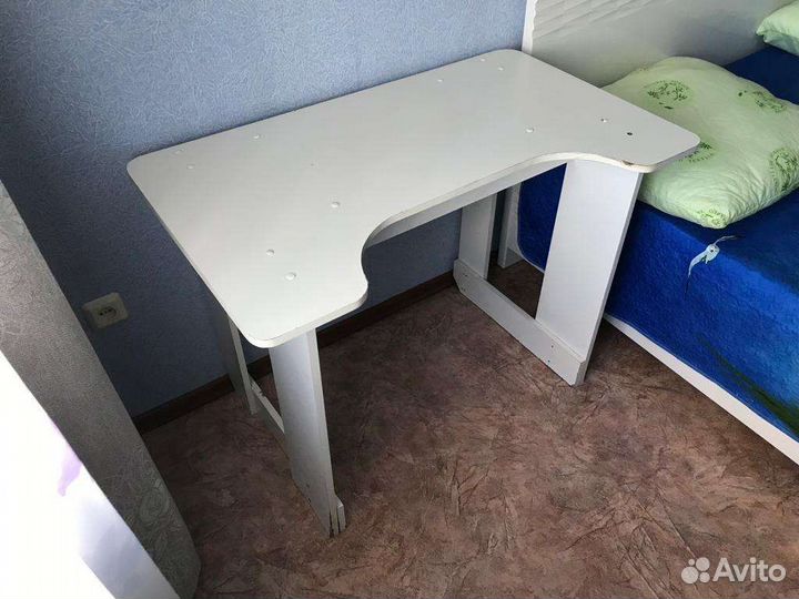 Письменный стол