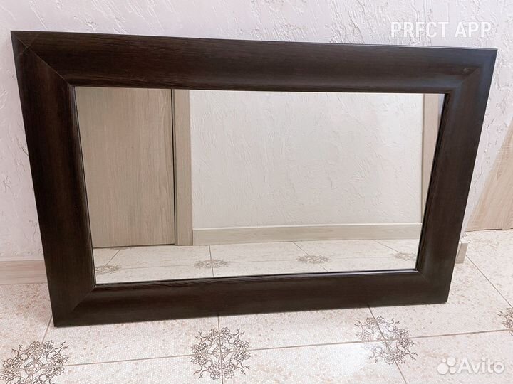 Зеркало настенное в деревянной раме 100х65