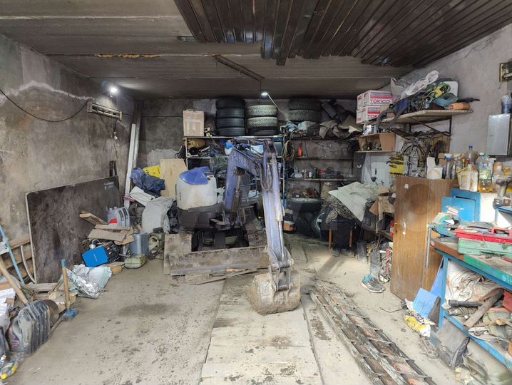 Гараж, > 30 м²