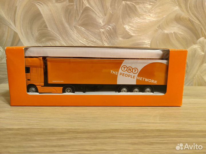 Модель грузовика TNT