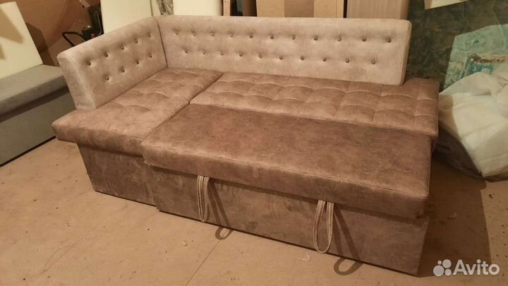 Кухонный угловой диван со спальным местом