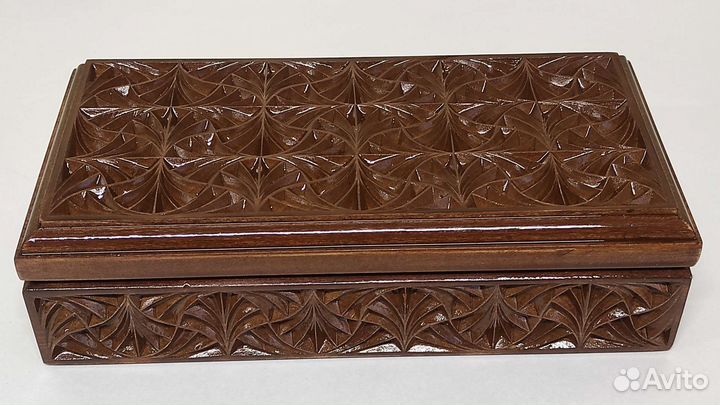 Деревянная шкатулка