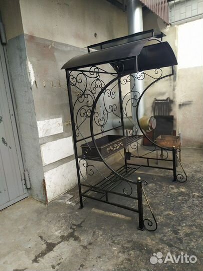 Мангал с крышей