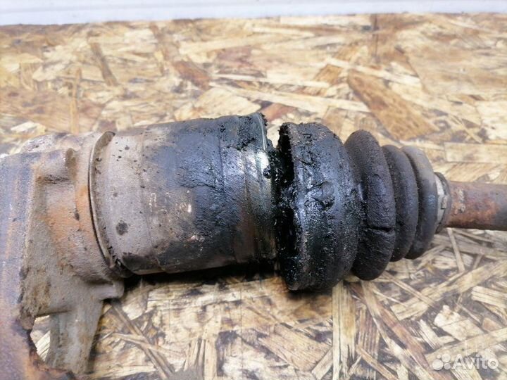 Привод (шрус) передний правый Nissan Maxima A33