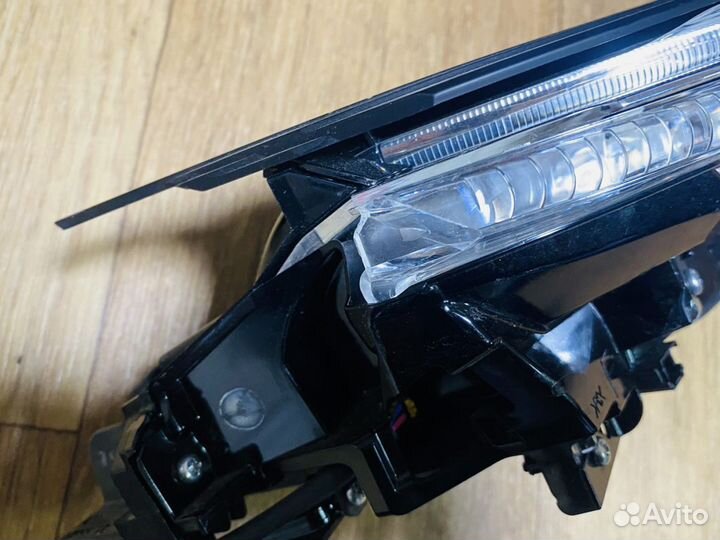 Фара передняя права LED Lexus LX570 / LX450D 2015