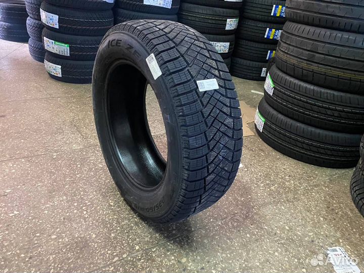 Pirelli Ice Zero FR 235/65 R17 107H
