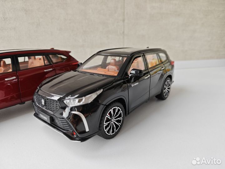 Модель Toyota Crown Kluger Highlander 1:24