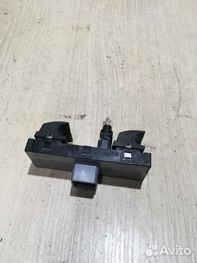 Блок стеклоподъемников Фольксваген Тоуран