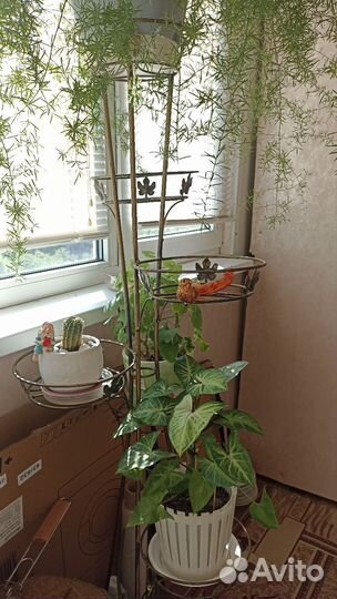 Подставка для цветов напольная металлическая